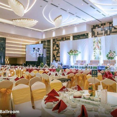 Hotel BW Luxury Jambi Exterior foto
