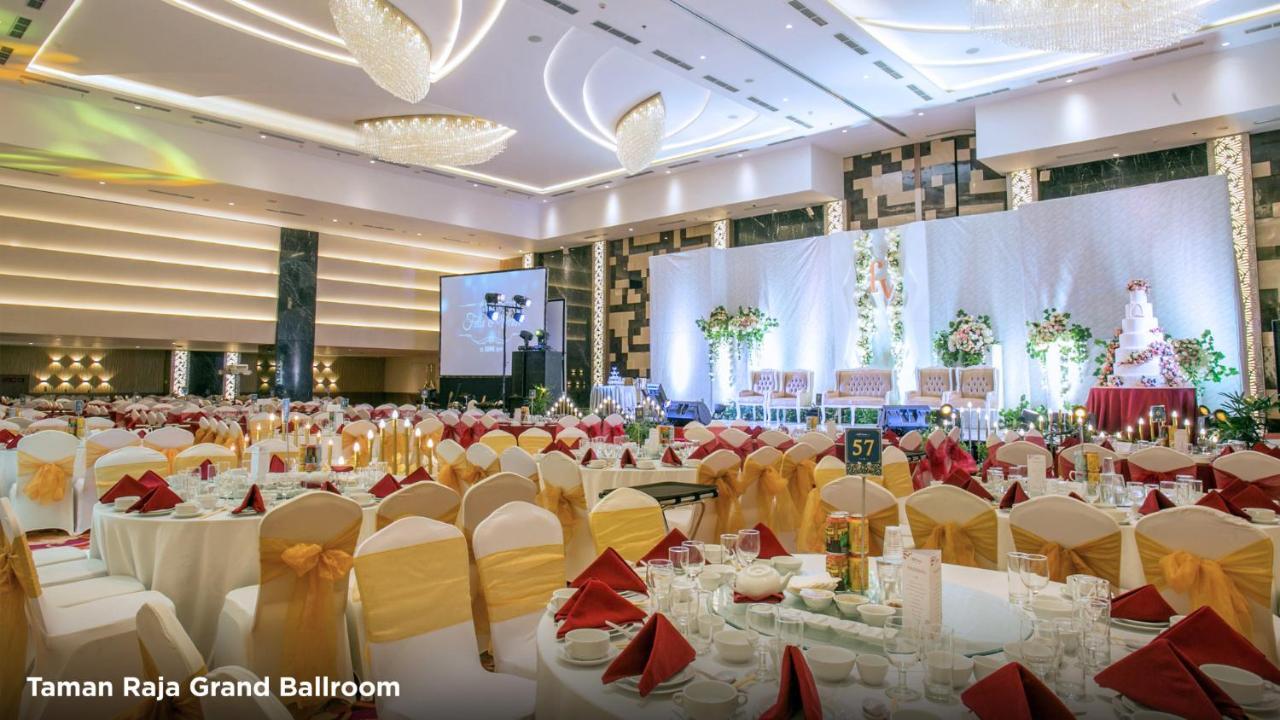 Hotel BW Luxury Jambi Exterior foto