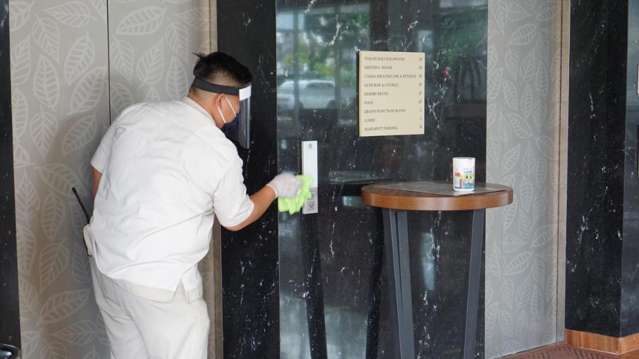 Hotel BW Luxury Jambi Exterior foto