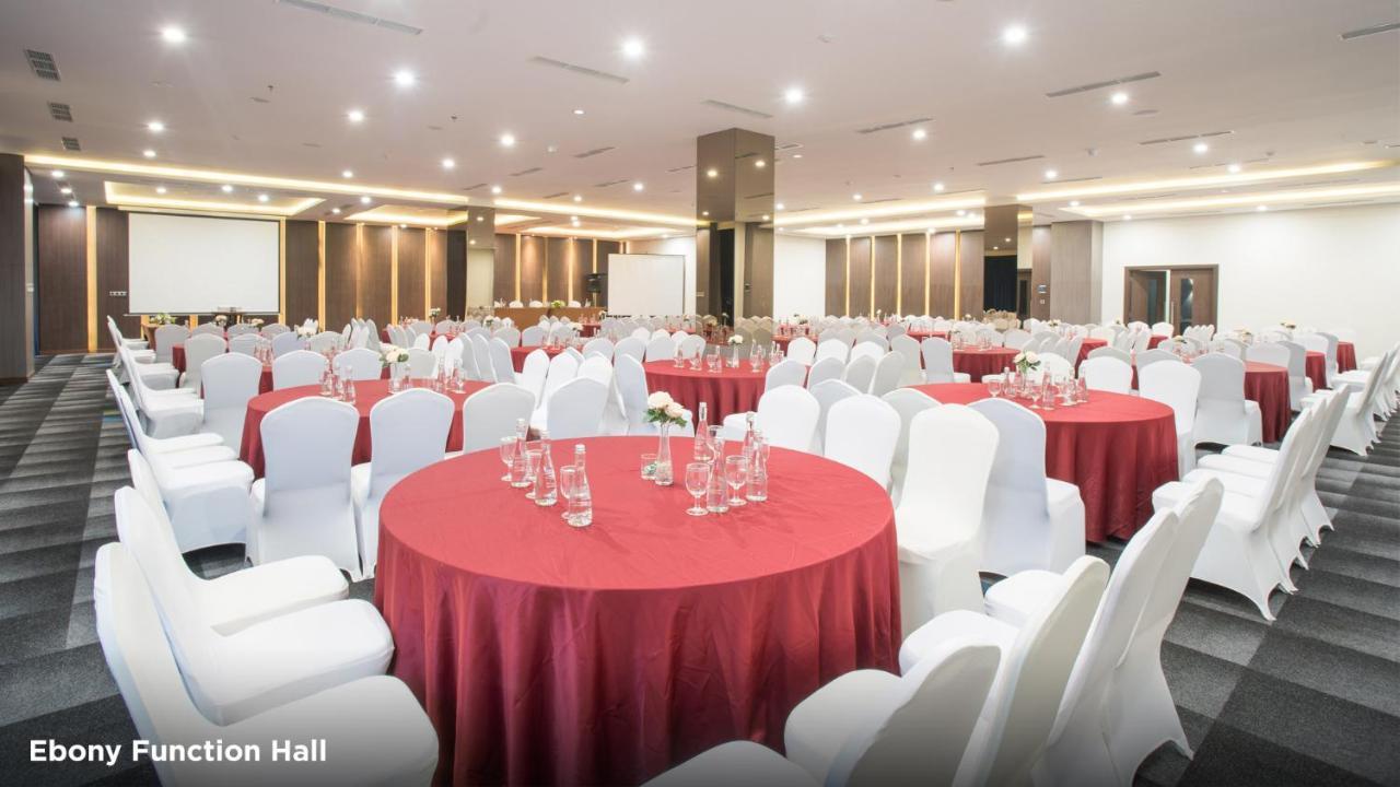 Hotel BW Luxury Jambi Exterior foto