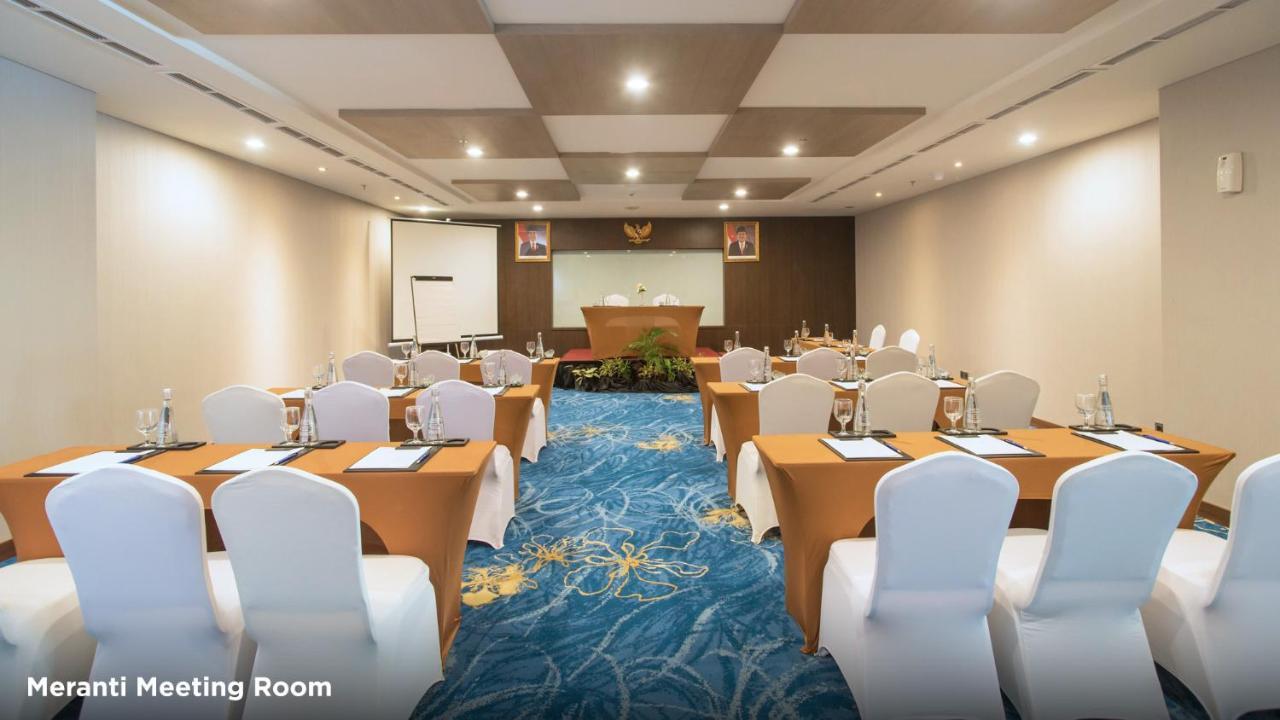 Hotel BW Luxury Jambi Exterior foto