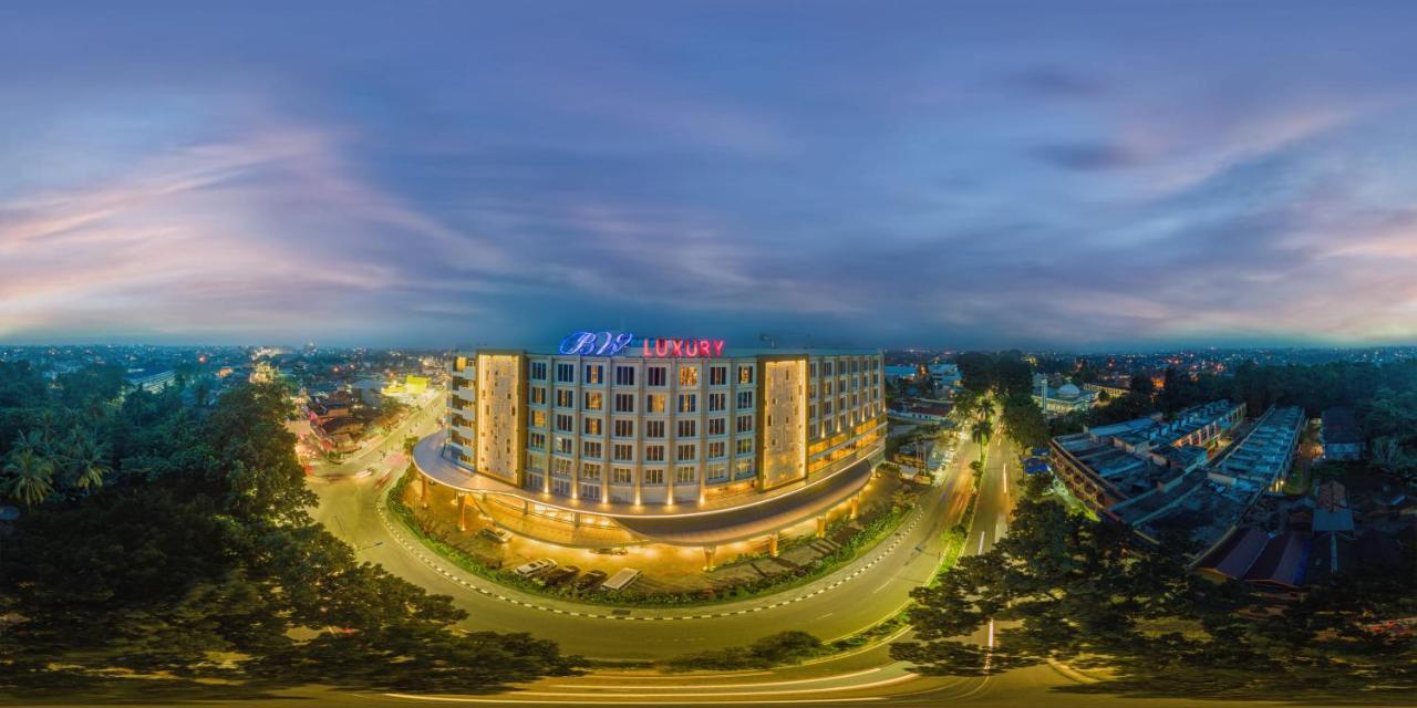 Hotel BW Luxury Jambi Exterior foto