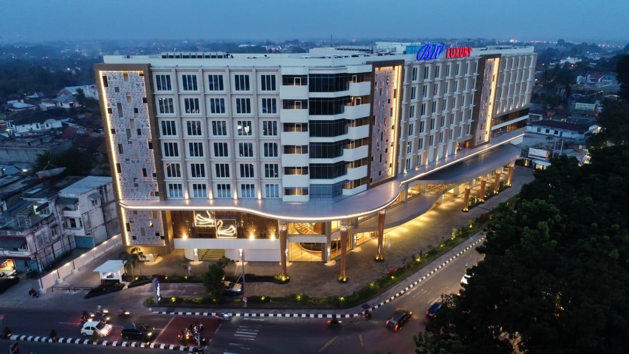 Hotel BW Luxury Jambi Exterior foto