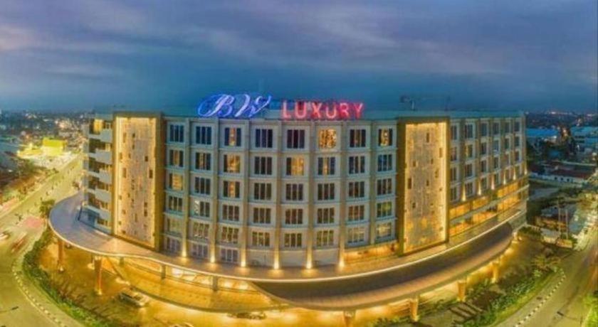 Hotel BW Luxury Jambi Exterior foto